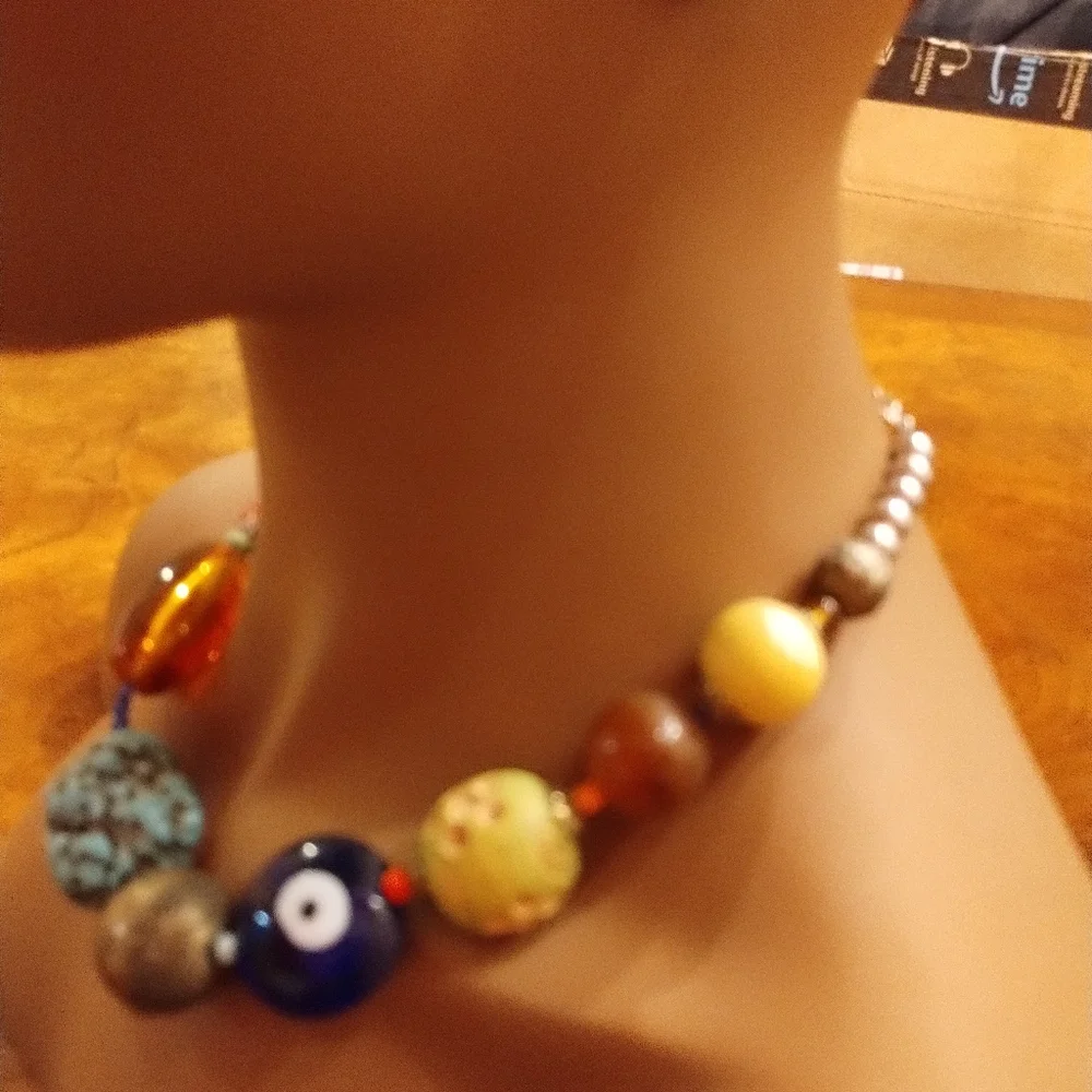 SAVE Pre-Owned Costume Multicolored Beaded Necklace - Picture 2 of 8